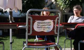 Ein Stuhl mit der Aufschricht "Reserviert für zukünftige Generationen"